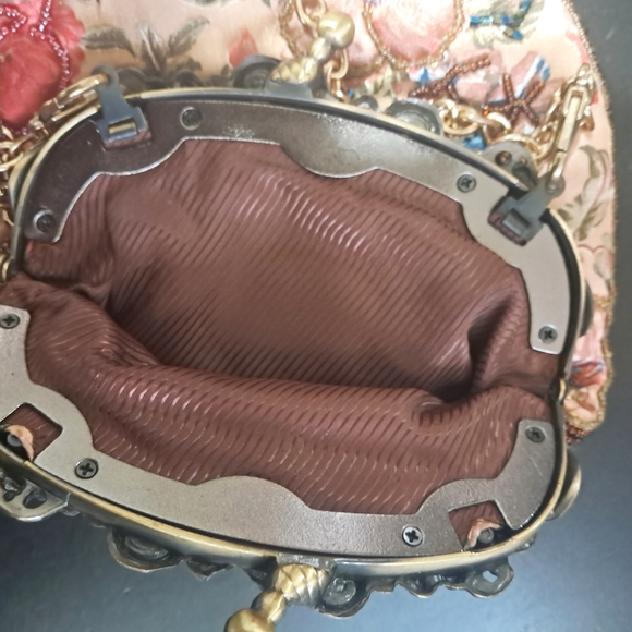 Vintage Floral Embroidered Beaded Purse • Evening Bag • Kiss-Lock Clasp w/ Chain - Picture 4 of 10